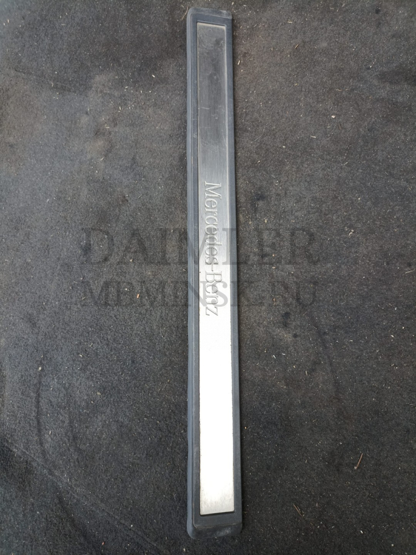 накладка на порог внутренняя Mercedes-Benz E-Класс W211/S211 2005, A2116801335 - фото №1
