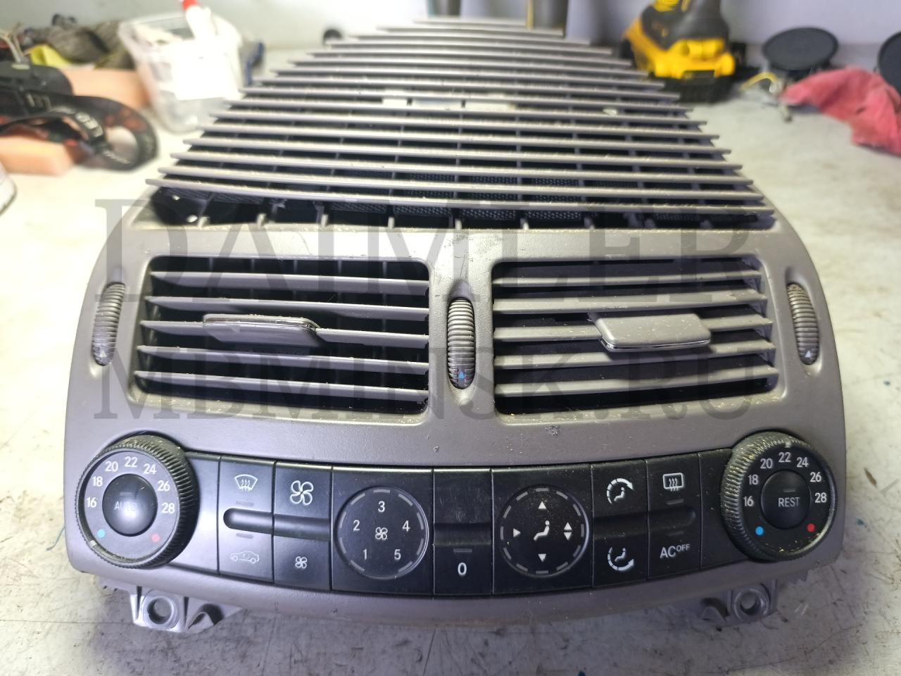 дефлектор обдува салона Mercedes-Benz E-Класс W211/S211 2004, A2118300054 - фото №1