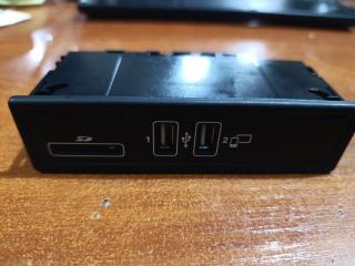 разъем AUX / USB Mercedes-Benz E-Класс W213/S213/C238/A238 S213 2017, 2.0 л., OM 654.920, дизель, универсал, A2138200400