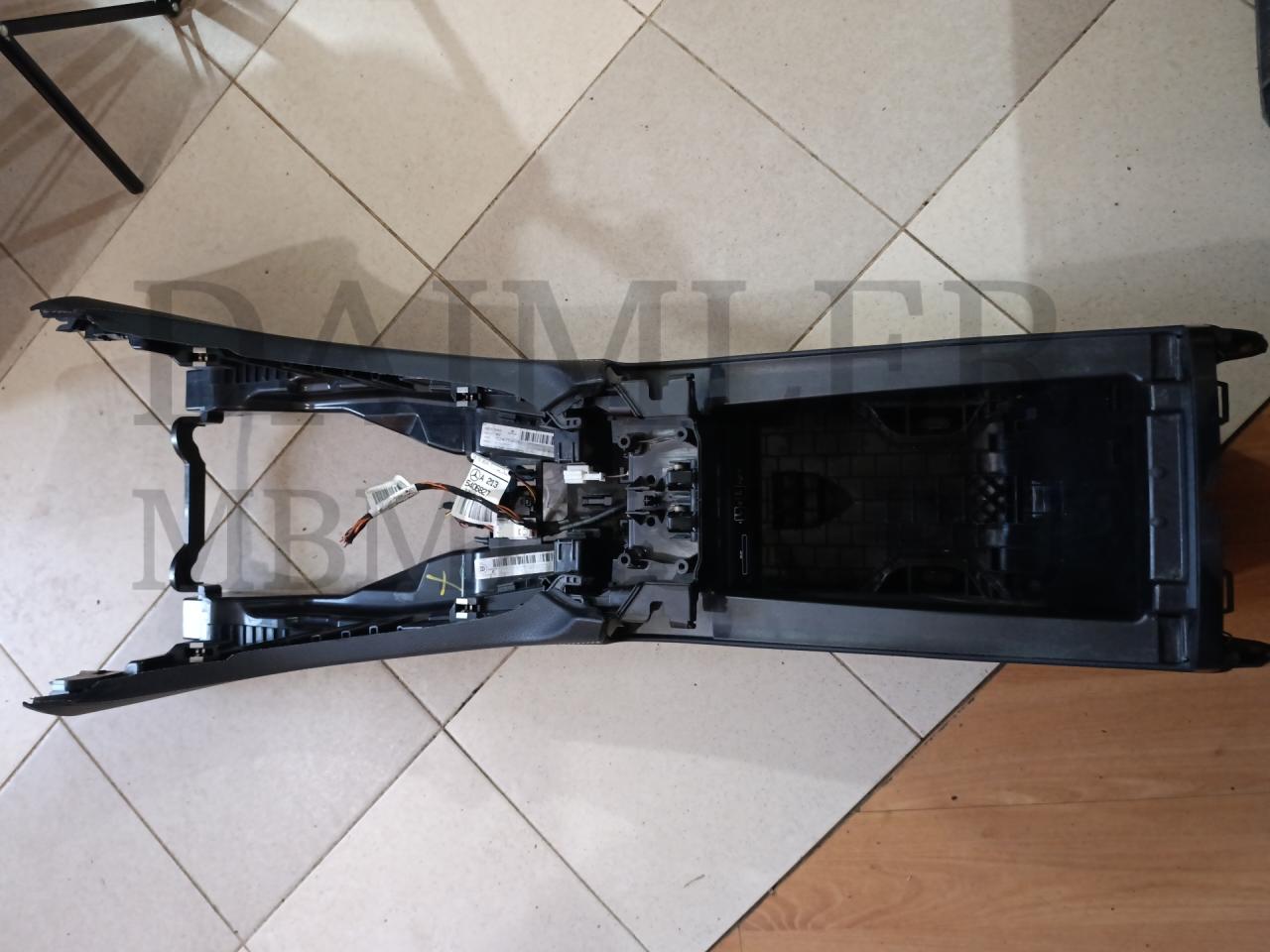 подлокотник Mercedes-Benz E-Класс W213/S213/C238/A238 S213 2017, 2.0 л., OM 654.920, дизель, универсал - фото №1