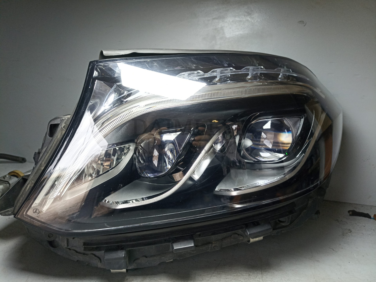 фара левая Mercedes-Benz GLS-Класс X166 2018, 3.0 л., OM 642.826, дизель, АКПП, синий, внедорожник 5 дв., полный привод, правый руль, A1669064703 - фото №1