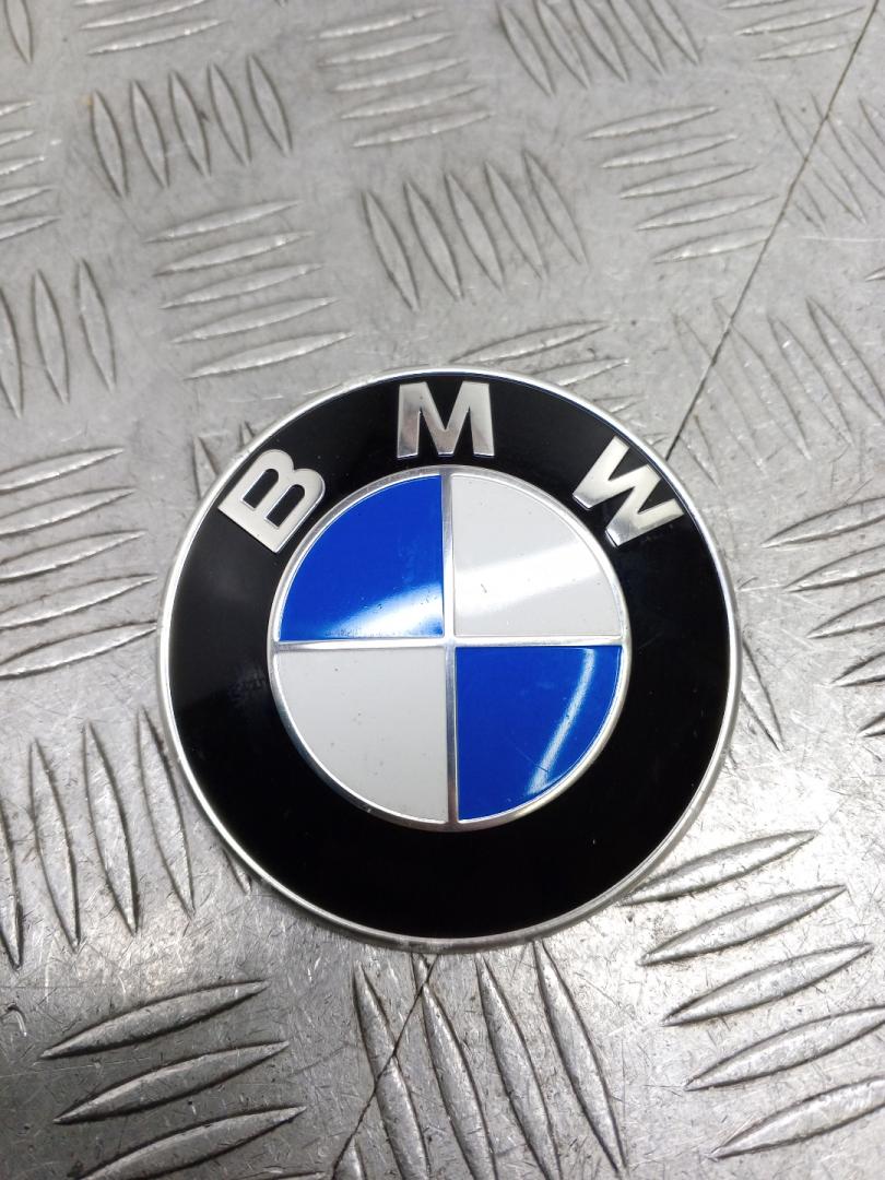 эмблема BMW X5 F15 2018, 3.0 л., N57 D30 B, дизель, АКПП, black sapphire metallic (475), внедорожник 5 дв., полный привод, правый руль, 7376339, 51147376339 - фото №1