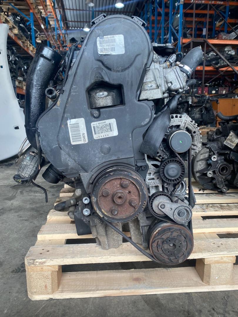 двигатель Volvo C30 1 поколение 2007, 2.4 л., D 5244 T8, дизель, АКПП - фото №1