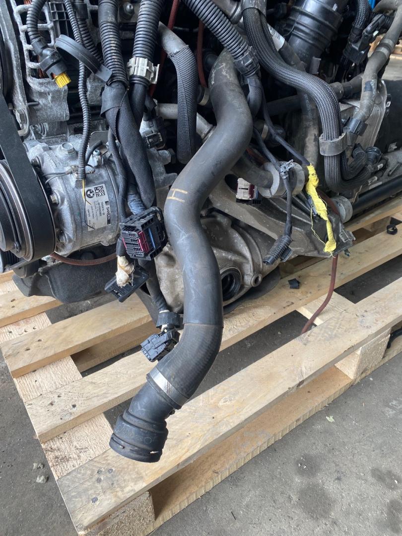 патрубок радиатора BMW 7 серия G11/G12 G11 2018, 3.0 л., B57 D30 A, дизель, АКПП, singapore grau metallic (b41), седан, полный привод, правый руль, 7807157 - фото №1