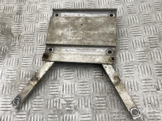 кронштейн (крепление) Porsche 911 Carrera S 991 2014, 3.8 л., MA1.03, бензин, робот, серый, задний привод, правый руль, 991504333