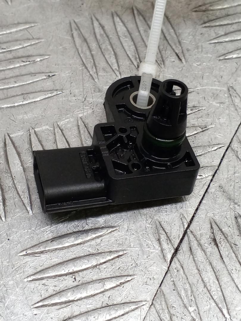 датчик давления во впускном коллекторе Renault Grand Scenic 3 поколение 2011, 1.6 л., R9M 402, дизель, МКПП, 8201038353 - фото №1