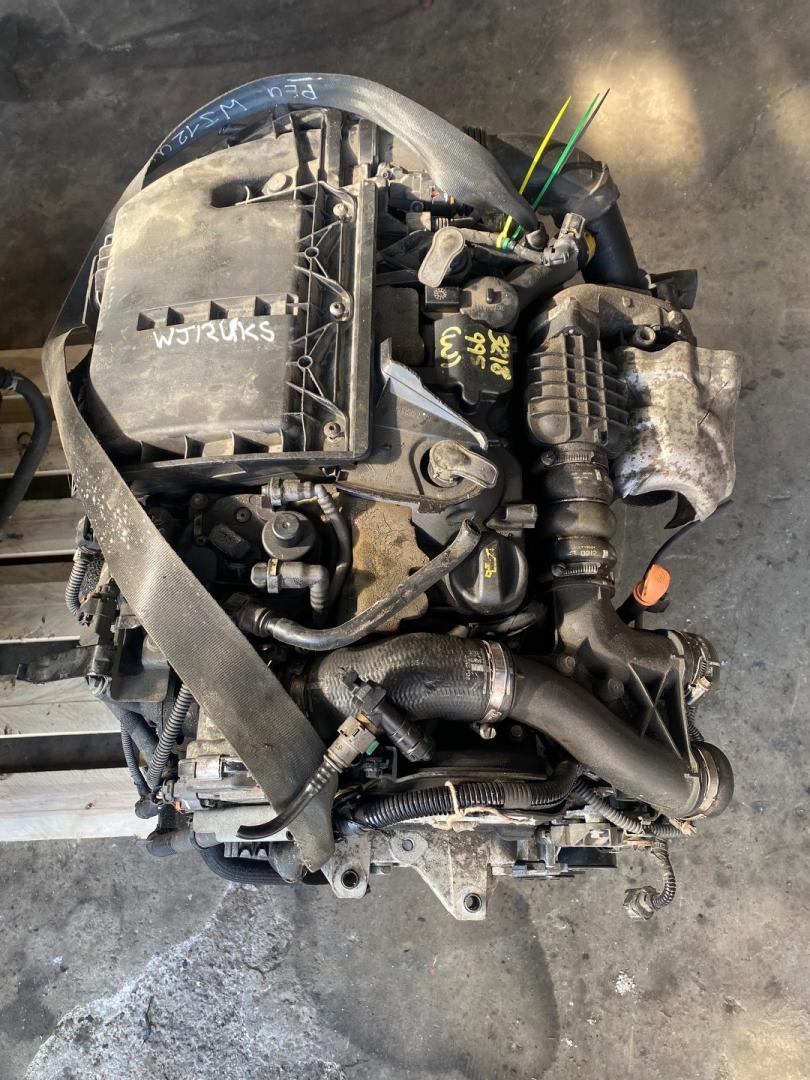 форсунка Peugeot 3008 1 поколение 2012, 1.6 л., 9HR (DV6C), дизель, МКПП - фото №1