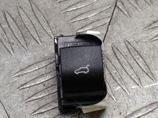 кнопка открытия багажника BMW X5 F15 2017, 3.0 л., N57 D30 B, дизель, АКПП, carbonschwarz metallic (416), внедорожник 5 дв., полный привод, правый руль, 61319318704, 9318704