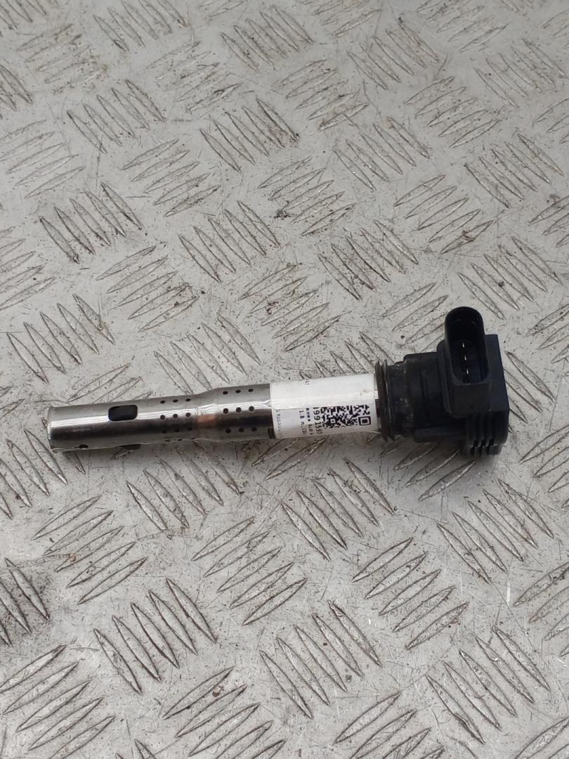 катушка зажигания Audi A4 B7 2009, 1.8 л., CDHA, бензин, МКПП, R0702S00300, U5015 - фото №1