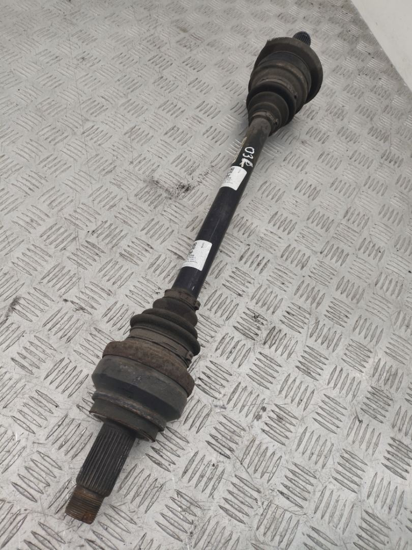 полуось задняя (приводной вал, ШРУС) BMW 5 серия F07/F10/F11 F10 2011, 3.0 л., N57 D30 A, дизель, АКПП, carbonschwarz metallic (416), седан, задний привод, правый руль, 33207581017, 7581017 - фото №1