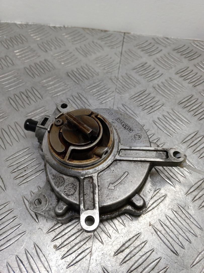 насос вакуумный Audi A6 4F/C6 2006, 2.0 л., BPJ, бензин, вариатор, 06D145100E - фото №1