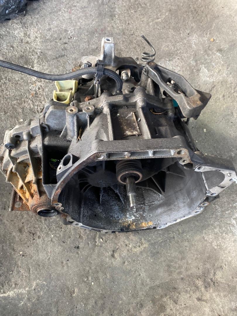 КПП механическая (МКПП) Renault Scenic 3 поколение 2011, 1.6 л., R9M 402, дизель, МКПП, 8201125429 - фото №1