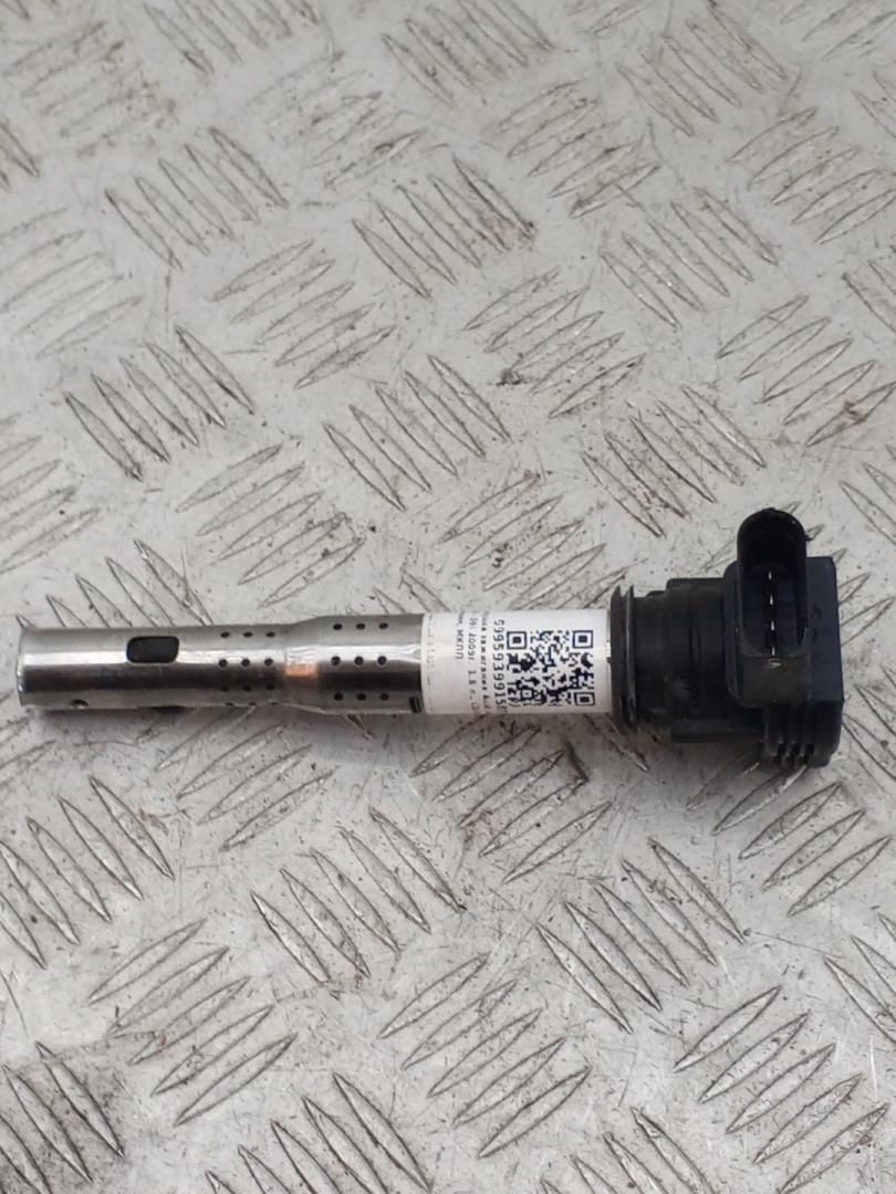 катушка зажигания Audi A4 B7 2009, 1.8 л., CDHA, бензин, МКПП, R0702S00300, U5015 - фото №1