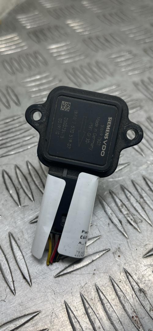 расходомер воздуха BMW 5 серия E60/E61 E60 2005, 3.0 л., бензин, седан, 7520519, 13627520519, 5WK97502 - фото №1