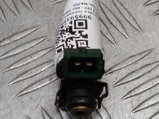 форсунка Volkswagen Golf 4 поколение 2000, 1.6 л., бензин, МКПП, хетчбэк 5 дв., 037906031AA