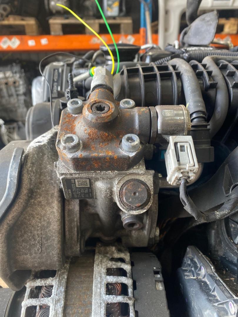 ТНВД Volvo V40 2 поколение 2015, 2.0 л., D 4204 T9, дизель, МКПП, VEA13-2360020-AAB - фото №1