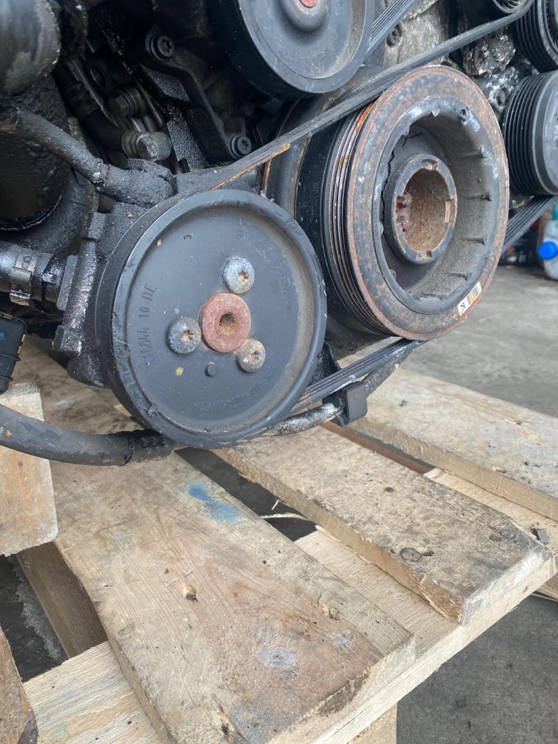 насос гидроусилителя руля BMW 3 серия E90/E91/E92/E93 2006, 3.0 л., M57 D30 (306D3), дизель, МКПП - фото №1