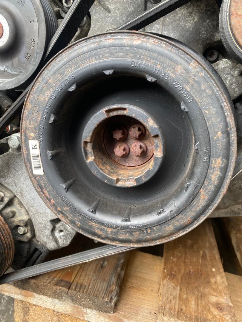 шкив коленвала BMW X3 E83 2006, 3.0 л., M57 D30 (306D5), дизель, АКПП, 7793593, 11237793593 - фото №1