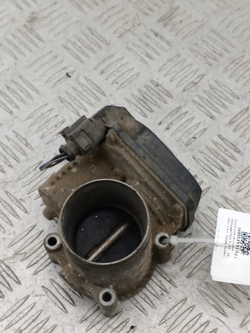 заслонка дроссельная Volkswagen Polo 5 поколение 2011, 1.4 л., CGGB, бензин, МКПП, 03C133062S - фото №1