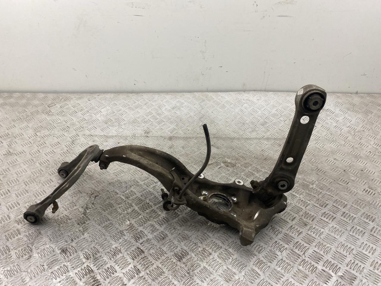 кулак поворотный правый BMW 7 серия G11/G12 G11 2018, 3.0 л., B57 D30 A, дизель, АКПП, singapore grau metallic (b41), седан, полный привод, правый руль - фото №1