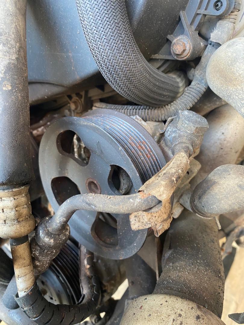 насос гидроусилителя руля Land Rover Discovery 3 поколение 2005, 2.7 л., 276DT, дизель, АКПП - фото №1