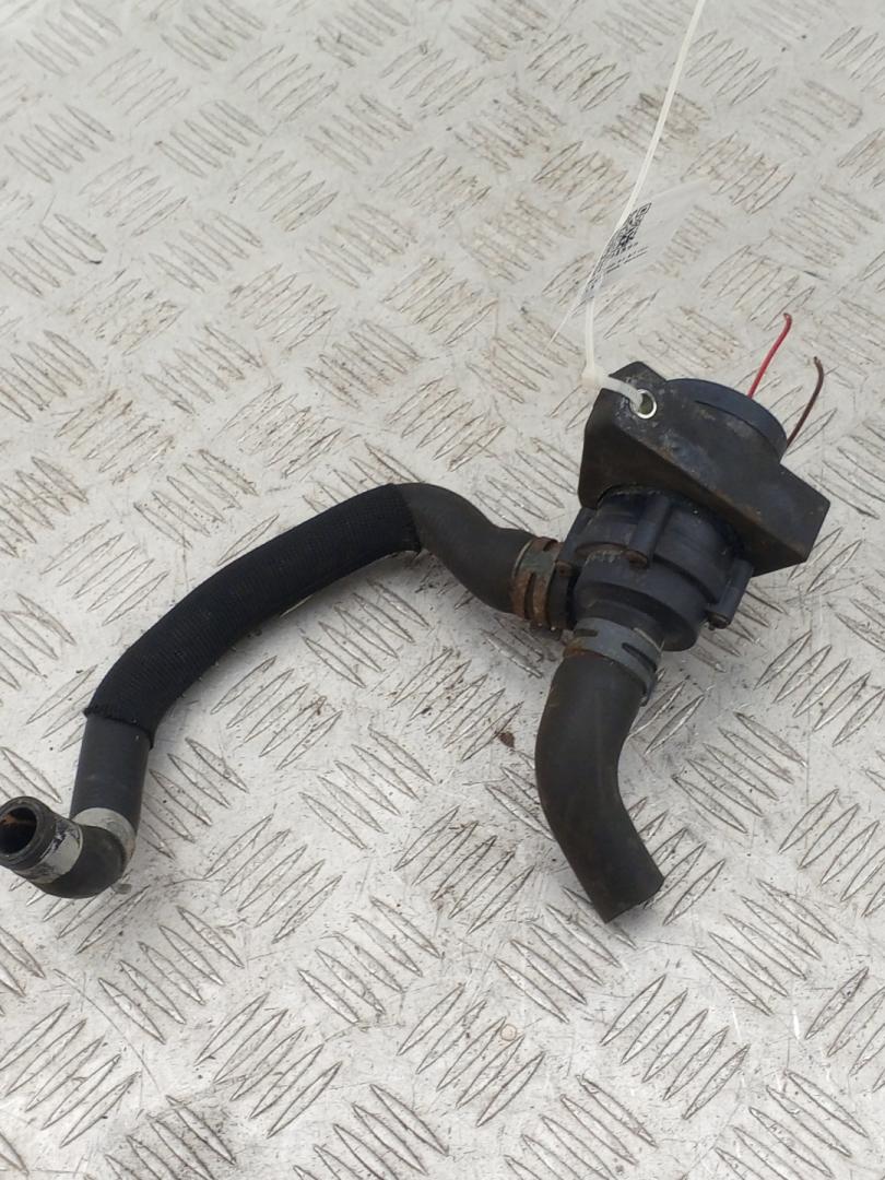 насос антифриза дополнительный Audi A4 B7 2009, 1.8 л., CDHA, бензин, МКПП, 30950000 - фото №1