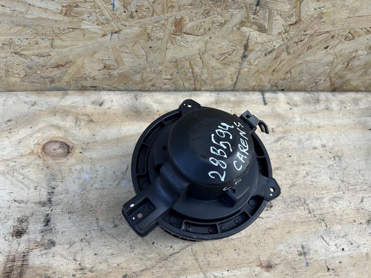 моторчик печки Kia Carens 2 поколение 2008 - фото №1