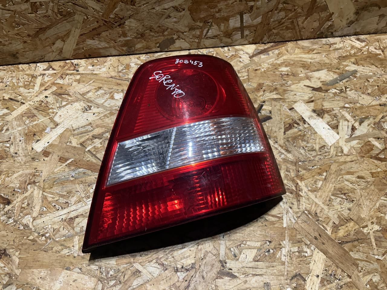 фонарь задний правый Kia Sorento 1 поколение 2004 - фото №1