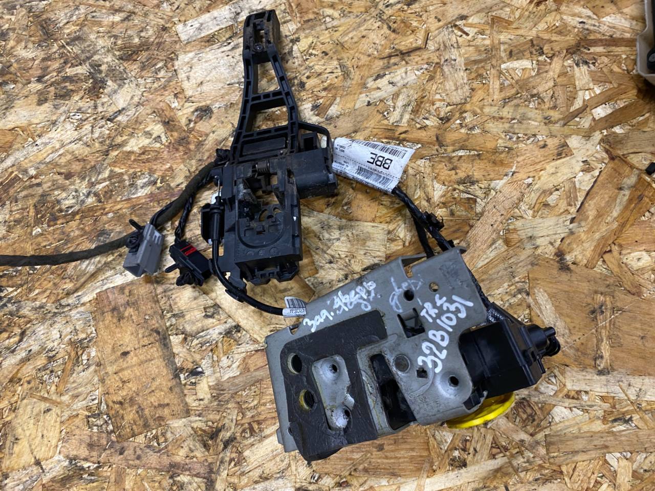замок двери задней правой Ford Transit Custom 1 поколение 2015 - фото №1