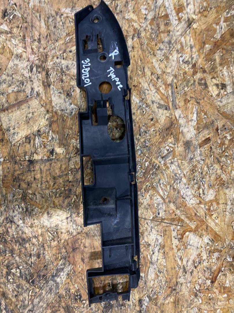 Крепление бампера переднего Volkswagen Touareg 1 поколение 2007 - фото №1