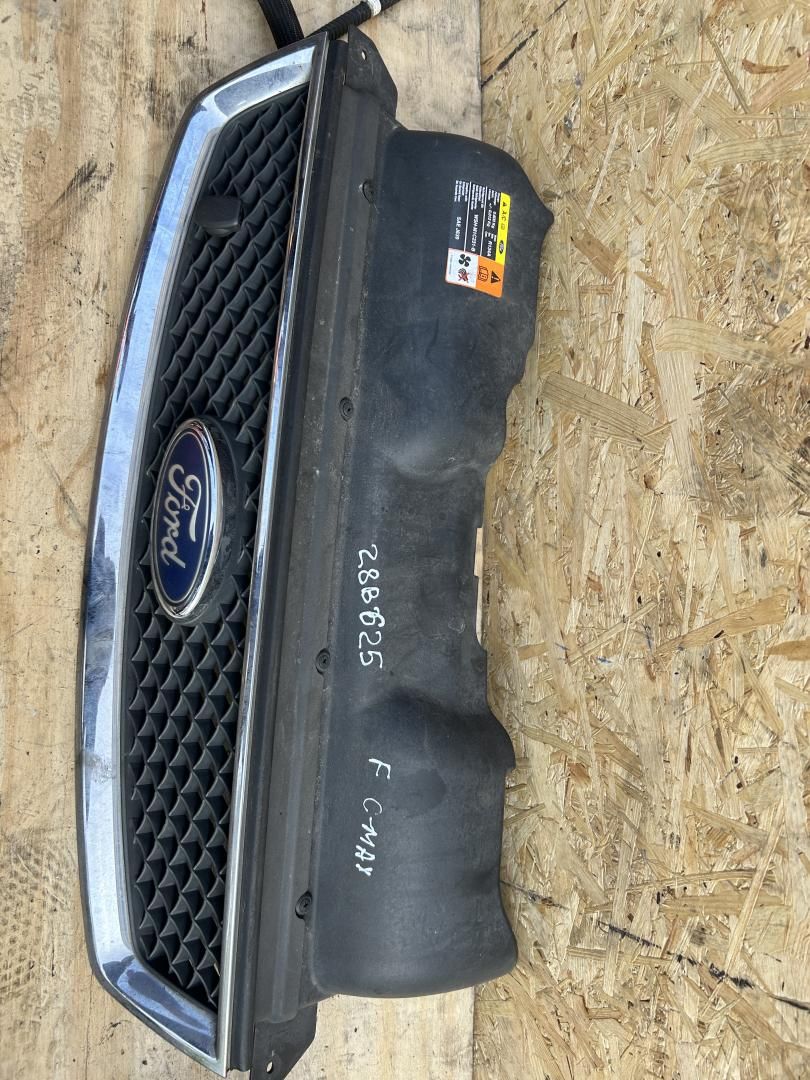 решетка радиатора Ford C-Max 1 поколение 2007 - фото №1