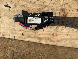 блок предохранителей Volvo XC90 1 поколение 2006, 08696098