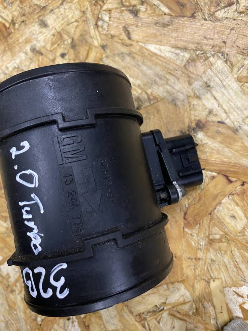 расходомер воздуха Opel Insignia 1 поколение (A) 2010, 2.0 л., бензин, 13244778 - фото №1