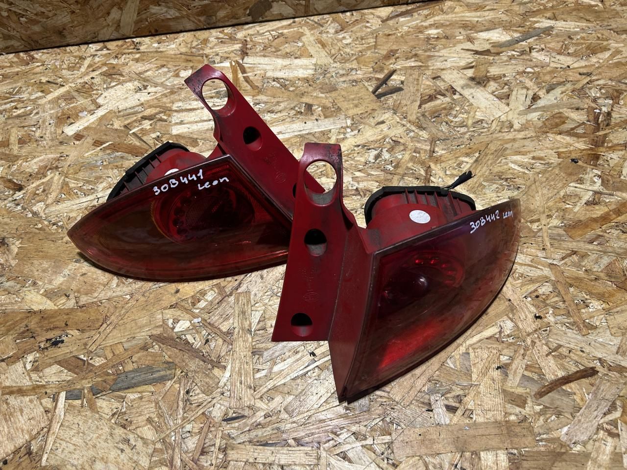 фонарь задний левый SEAT Toledo 3 поколение 2007 - фото №1