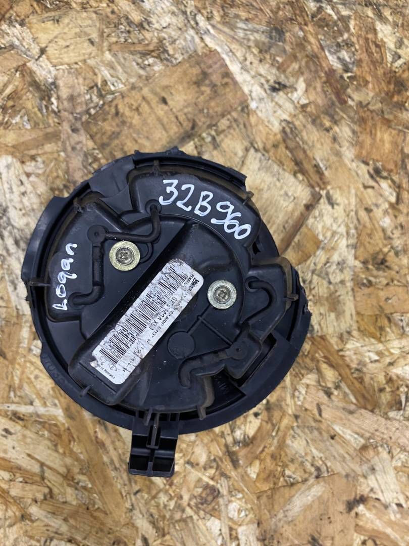 моторчик печки Renault Logan 1 поколение 2008 - фото №1