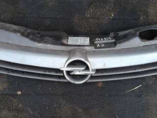 решетка радиатора Opel Astra H (2004 - 2007)