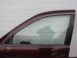 стекло двери передней левой Nissan Maxima A32 1997, 3.0 л., VQ30DE, бензин, АКПП, вишнёвый, седан, передний привод