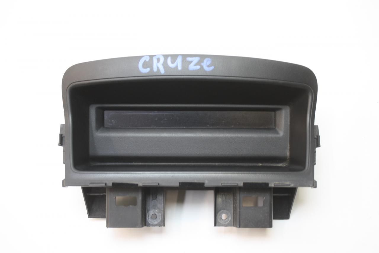 монитор мультимедиа Chevrolet Cruze 1 поколение J300 2012, 1.6 л., F16D3, бензин, МКПП, черный, седан, передний привод, 95226898G - фото №1