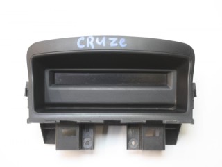монитор мультимедиа Chevrolet Cruze 1 поколение J300 2012, 1.6 л., F16D3, бензин, МКПП, черный, седан, передний привод, 95226898G
