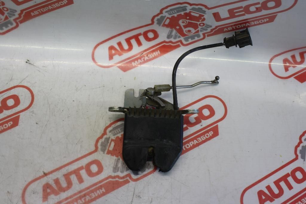 замок багажника Lada Priora 1 поколение 2008, 21126, бензин, МКПП, светло-зеленый, хетчбэк 5 дв., передний привод, 11185606010 - фото №1