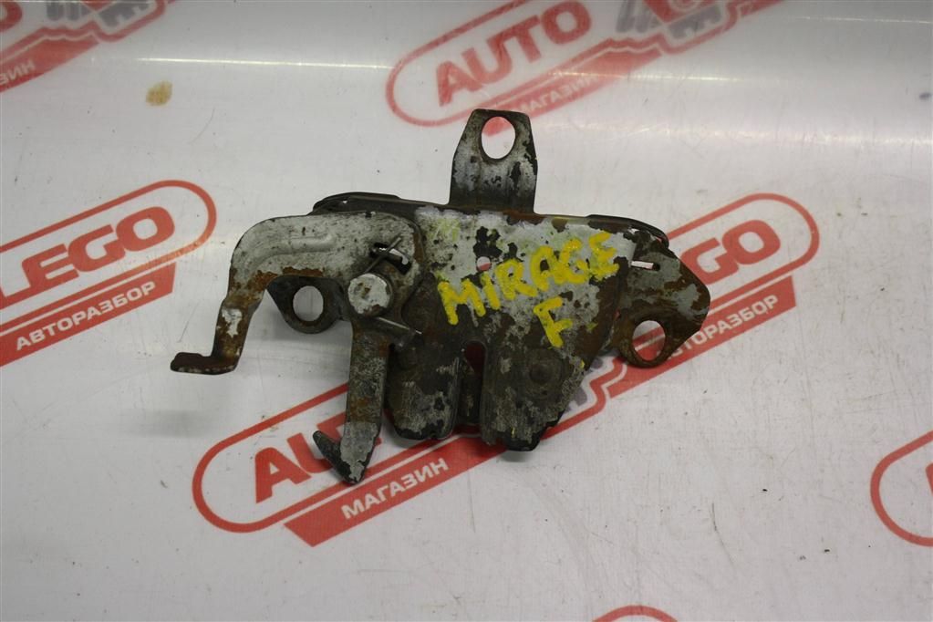 замок капота Mitsubishi Mirage 5 поколение C12A 1995, 1.3 л., 4G13 (12V), бензин, АКПП, серый, купе, передний привод, правый руль - фото №1