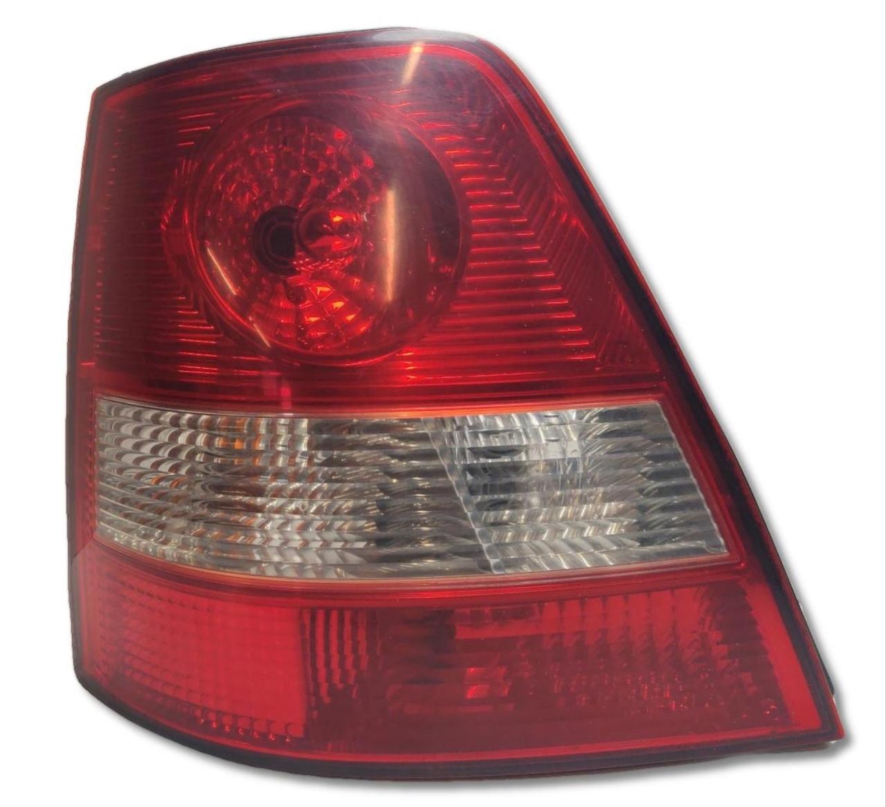 фонарь задний левый Kia Sorento 1 поколение BL 2002, 2.5 л., D4CB, дизель, АКПП, серебристый, полный привод, 92401-3E0 - фото №1