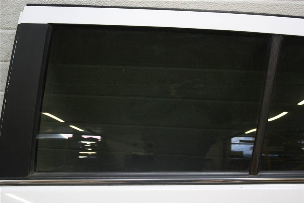 стекло двери задней левой Geely MK Cross 1 поколение 2012, 1.5 л., MR479QA, бензин, МКПП, белый, хетчбэк 5 дв., передний привод - фото №1