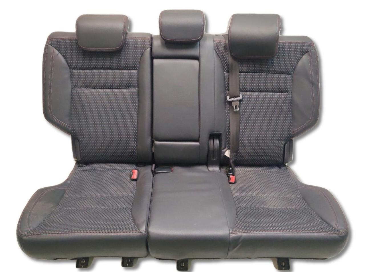 сиденье заднее Chery Tiggo 3 1 поколение 2017, 1.6 л., SQRE4G16, бензин, вариатор, белый, передний привод - фото №1