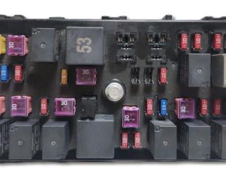 блок предохранителей Chery Tiggo 3 1 поколение 2017, 1.6 л., SQRE4G16, бензин, вариатор, белый, передний привод, T11-3723010CA