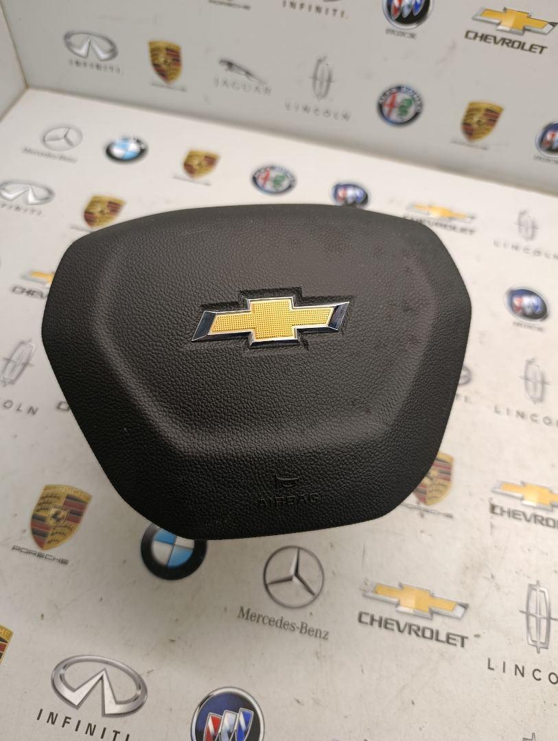 подушка безопасности водителя Chevrolet TrailBlazer 3 поколение 2023, 1.2 л., бензин, 60008692 - фото №1