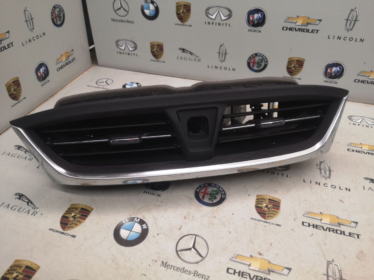 дефлектор обдува салона Buick Encore GX 1 поколение 2023, 1.3 л., АКПП, 42850789 - фото №1
