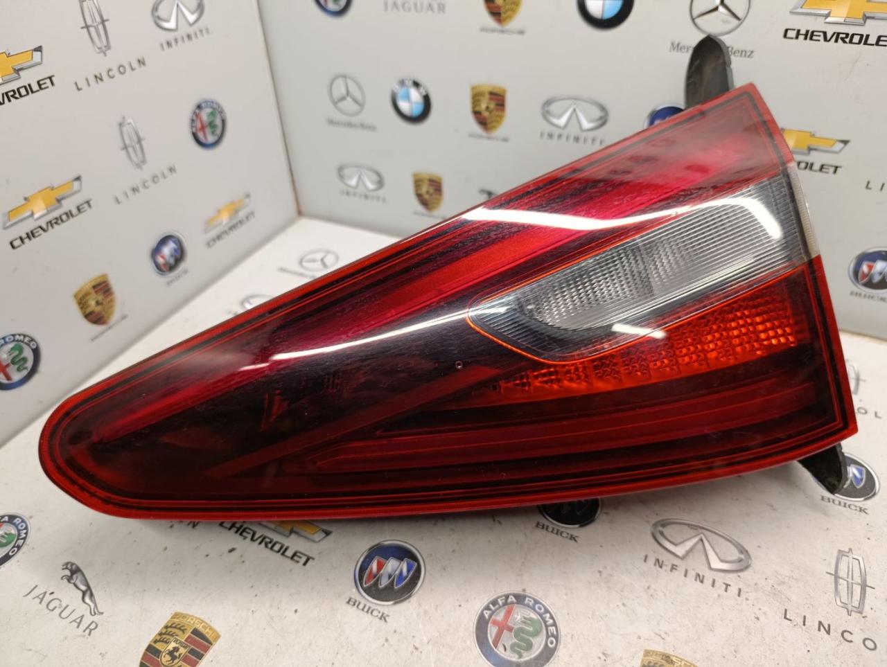фонарь крышки багажника правый Alfa Romeo Stelvio 1 поколение 2018, 00505531800 - фото №1