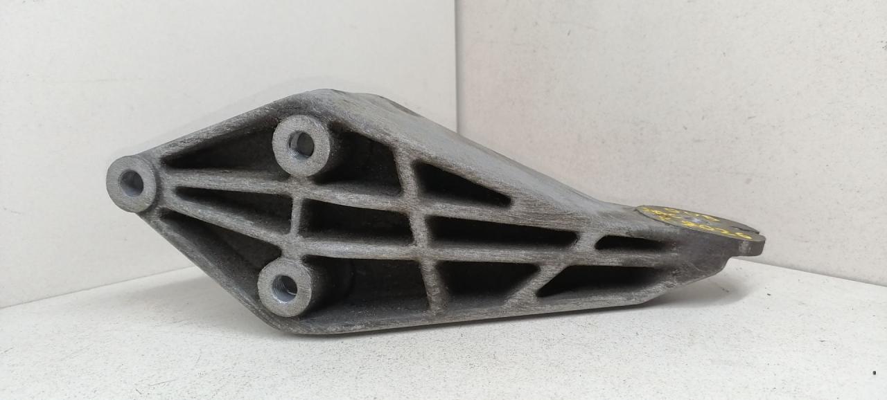 кронштейн двигателя Opel Vectra B 1998, 1.6 л., X 16 XEL, бензин, 5МКПП, зеленый, универсал - фото №1