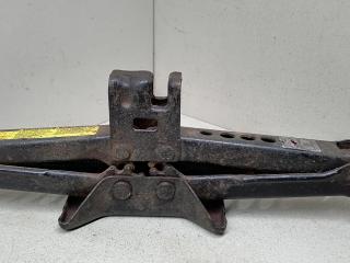 домкрат Toyota Camry XV40 2009, 2.4 л., АКПП, серебристый, седан, передний привод, 09111-AA010